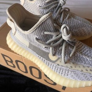 Yeezy 350 v2 static